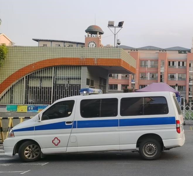 安次救护车出租护送骨折病人一公里多少钱